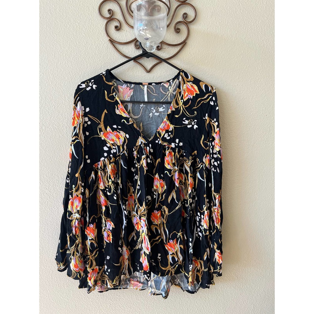 Free People Bella Tulip Bell Sleeve V Neck Tunic Top in black size XS